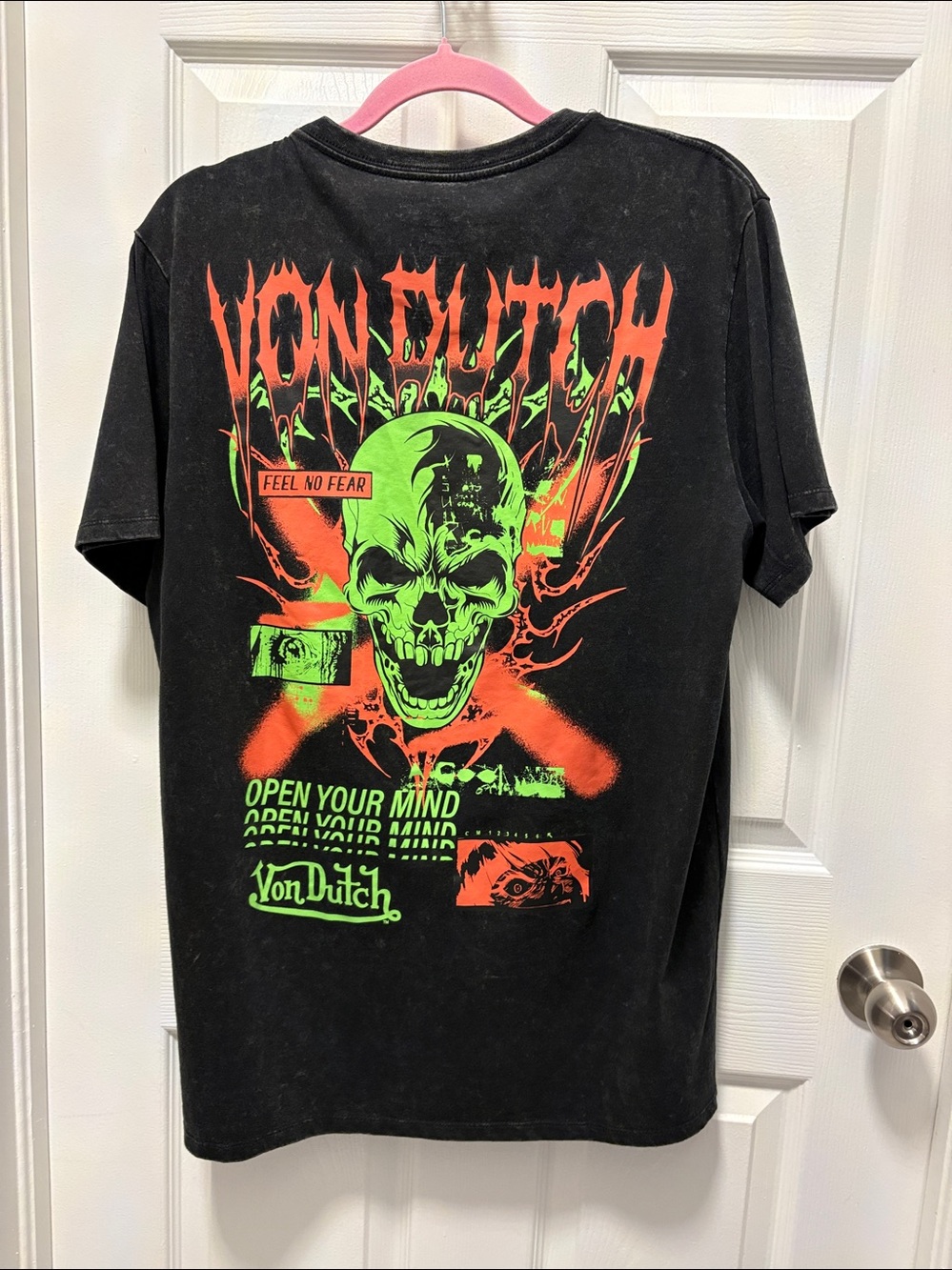 Von Dutch Black Graphic T-Shirt for Men size Large  NWOT